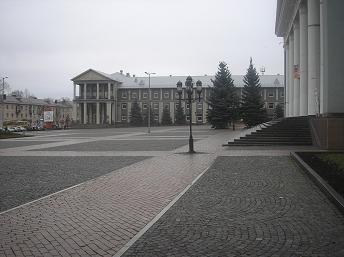 Альметьевск.Площадь перед Театром