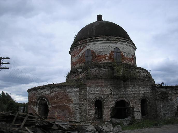 развалившаяся церковь